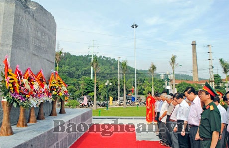 Khánh thành Tượng đài Công nông Xô Viết Trường Thi – Bến Thủy