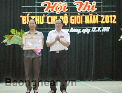 Tương Dương tổ chức Hội thi Bí thư chi bộ giỏi năm 2012
