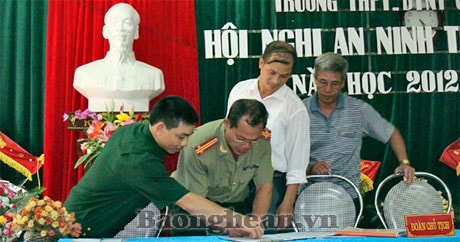 Trường THPT-DTNT Quỳ Châu tổ chức hội nghị công tác an ninh trường học