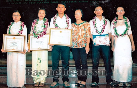 Từ côi cút, nghèo khó đến giảng đường đại học