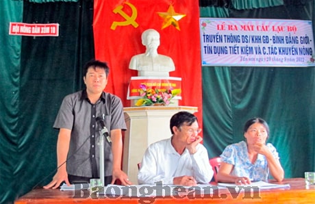 Ra mắt các CLB “Nông dân với công tác chăm sóc SKSS/KHHGĐ” ở cơ sở