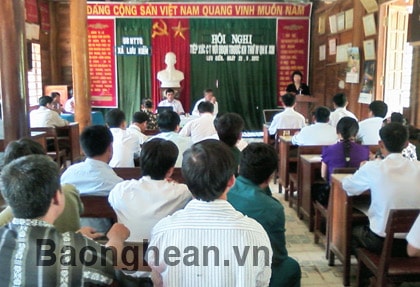 Đại biểu Quốc hội tiếp xúc cử tri tại xã Lưu Kiền (Tương Dương)