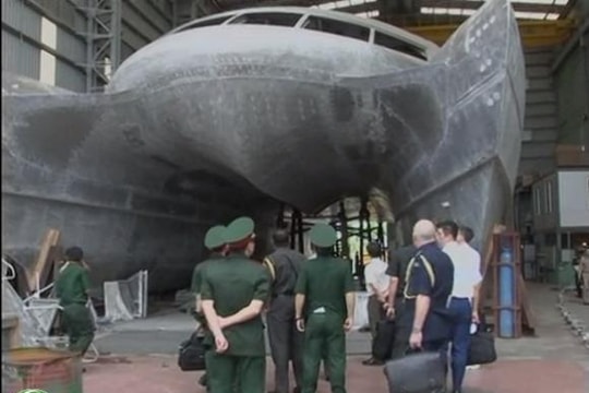 Tuỳ viên QS nước ngoài thán phục tốc độ đóng tàu của Việt Nam