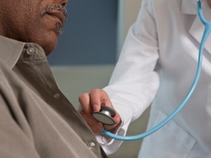 Người hút thuốc đối mặt với nguy cơ xuất huyết não