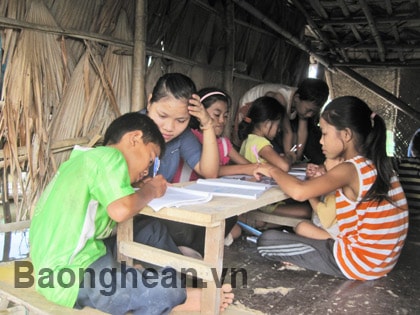 “Lớp học tình thương” ở xóm nhà nốc