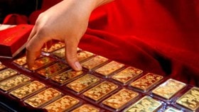 Giá vàng tăng 230.000 đồng/lượng ngay đầu giờ