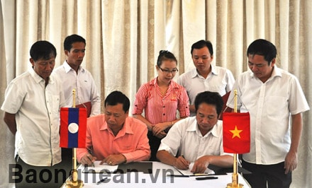 Ký kết biên bản thống nhất xây dựng mốc quốc giới giữa Nghệ An và Bôly khăm xay ( Lào)