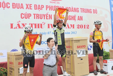 Giải Đua xe đạp Phượng Hoàng-Trung Đô Cúp Truyền hình Nghệ An lần thứ IV