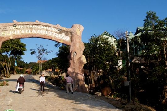 Núp bóng du lịch sinh thái để hoạt động lật đổ chính quyền