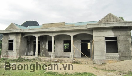 Có "vỏ", rỗng "ruột"