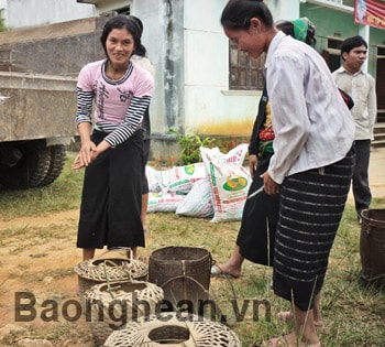 Xã Nậm Nhóng cung ứng hơn 1.800 con giống vịt bầu cho nhân dân