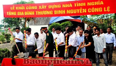 Khởi công xây dựng nhà tình nghĩa cho 2 gia đình chính sách xã Nghi Ân (TP Vinh)