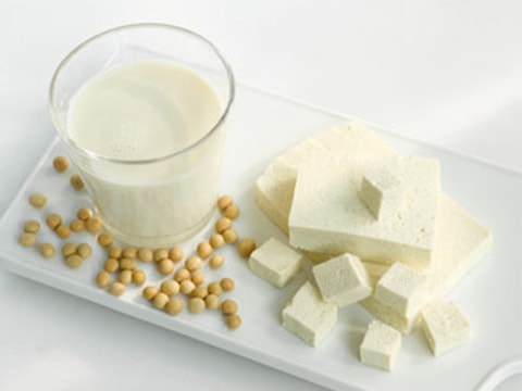 Ăn đậu nành: “Chắc khỏe xương, chậm mãn kinh”?