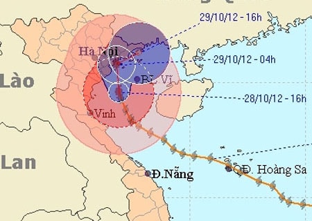Bão Sơn Tinh giật đổ tháp truyền hình Nam Định