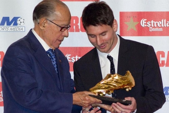Messi tri ân đồng đội ngày giành danh hiệu “Chiếc giày Vàng”