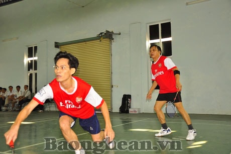 Khai mạc Giải cầu lông mở rộng báo Nghệ An 2012