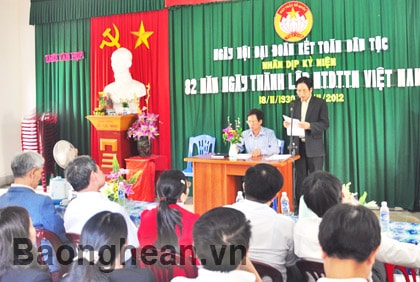 Đồng chí Huỳnh Thanh Điền dự Ngày hội đại đoàn kết tại khối Tân Hợp (phường Hưng Dũng - TP Vinh)