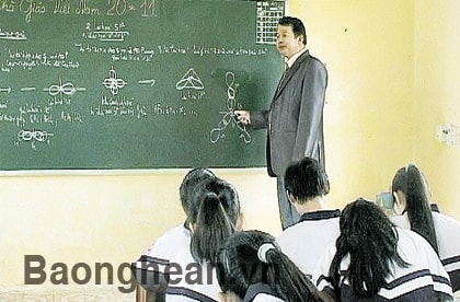 Hết lòng với sự nghiệp trồng người