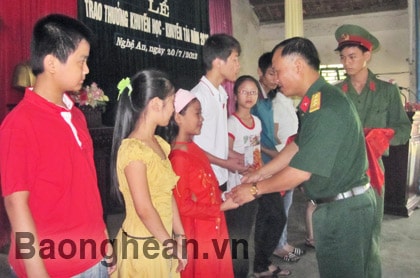 Nâng niu con chữ nơi hậu phương