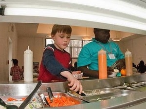 Nhật: 129 thực khách ngộ độc thức ăn khách sạn