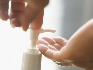 Dưỡng ẩm da mặt đúng cách trong mùa hanh khô