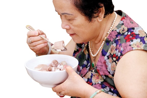 Món ăn, bài thuốc trị thận hư, đau lưng ở người già