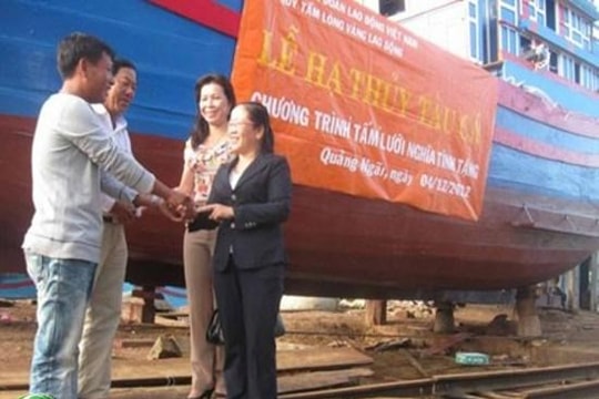 Hạ thuỷ tàu cá đi ngư trường Hoàng Sa