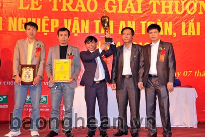 Công ty Du lịch Văn Minh được Bộ GTVT trao giải thưởng Doanh nghiệp vận tải an toàn