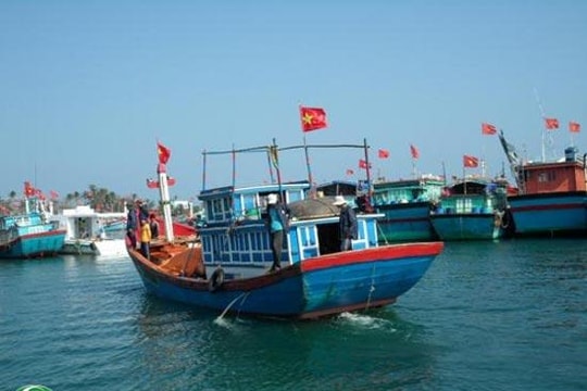 Khen thưởng ngư dân bám biển Hoàng Sa, Trường Sa