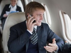 Kêu gọi hỗ trợ để dùng thiết bị di động trên máy bay