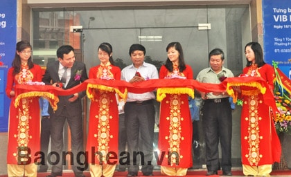 Khai trương ngân hàng VIB tại phường Hưng Dũng (TP Vinh)