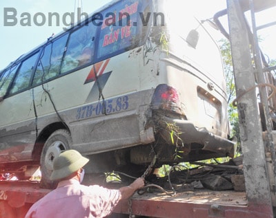 Thanh Chương: Xe khách rơi xuống vực, 1 người tử vong, 7 người bị thương