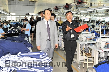 Đại sứ Hàn Quốc dâng hương dâng hoa tưởng niệm Chủ tịch Hồ Chí Minh tại Khu Di tích Kim Liên