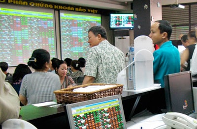 Vn-Index vượt mốc 400