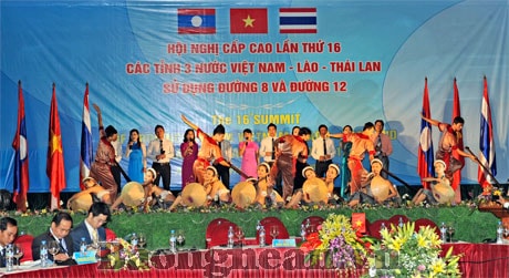 Nâng mối quan hệ hữu nghị, hợp tác Việt Nam - Lào - Thái Lan lên tầm cao mới