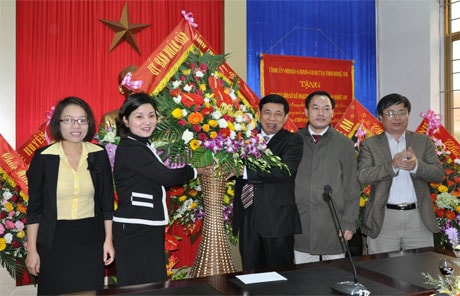 Lãnh đạo tỉnh chúc mừng Chi cục Dân số nhân Ngày Dân số Việt Nam 26/12