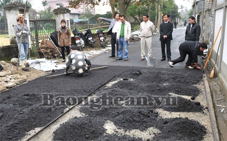 Kiểm tra thi công tuyến đường sử dụng vật liệu Carboncor Aphalt