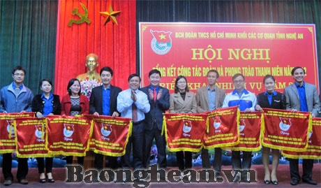 Đoàn khối CCQ tỉnh: Suy tôn 16 tổ chức cơ sở đoàn vững mạnh tiêu biểu năm 2012