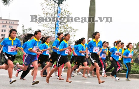 Bóng đá trẻ và thể thao học đường lên ngôi