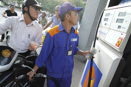 Bộ Công thương đề xuất giảm biên độ và mức tăng gia xăng dầu