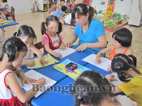 Tăng định biên, giảm giờ làm cho giáo viên mầm non: Bài toán khó?