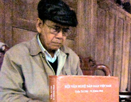 Vi Khăm Mun tiếp tục nhận giải thưởng của Hội Văn nghệ Dân gian Việt Nam