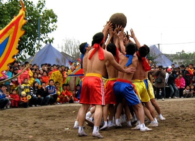 Về Võ Liệt xem hội vật cù