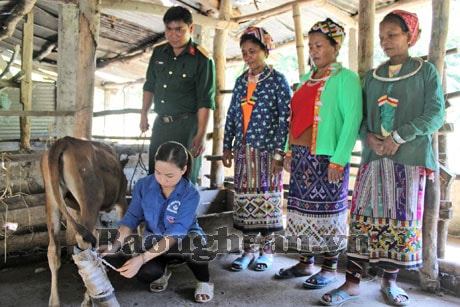 Những người thắp “lửa” biên cương