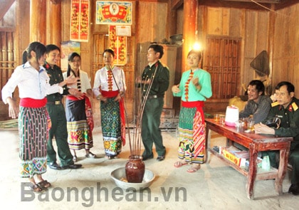 Bản Tằng Phăn mở hội rượu cần