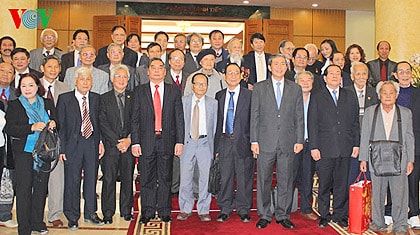 Ban Bí thư Trung ương gặp mặt, chúc Tết văn nghệ sĩ