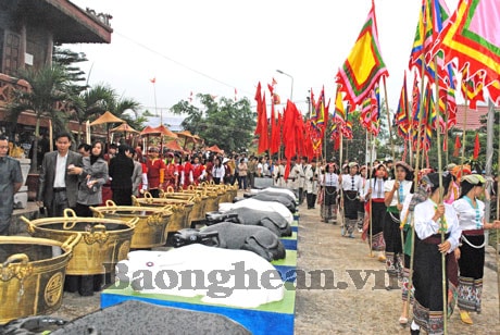 Du Xuân cùng lễ hội