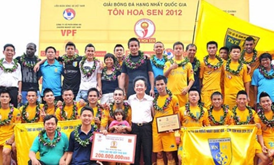 Đội bóng hạng Nhất của bầu Hiển đã được chuyển giao cho một công ty nhựa