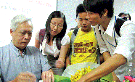 Nhà vật lý thế giới hãnh diện thấy tên ông Tổ tại Văn Miếu