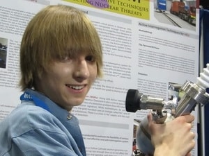 18 tuổi đã thiết kế thành công lò phản ứng hạt nhân